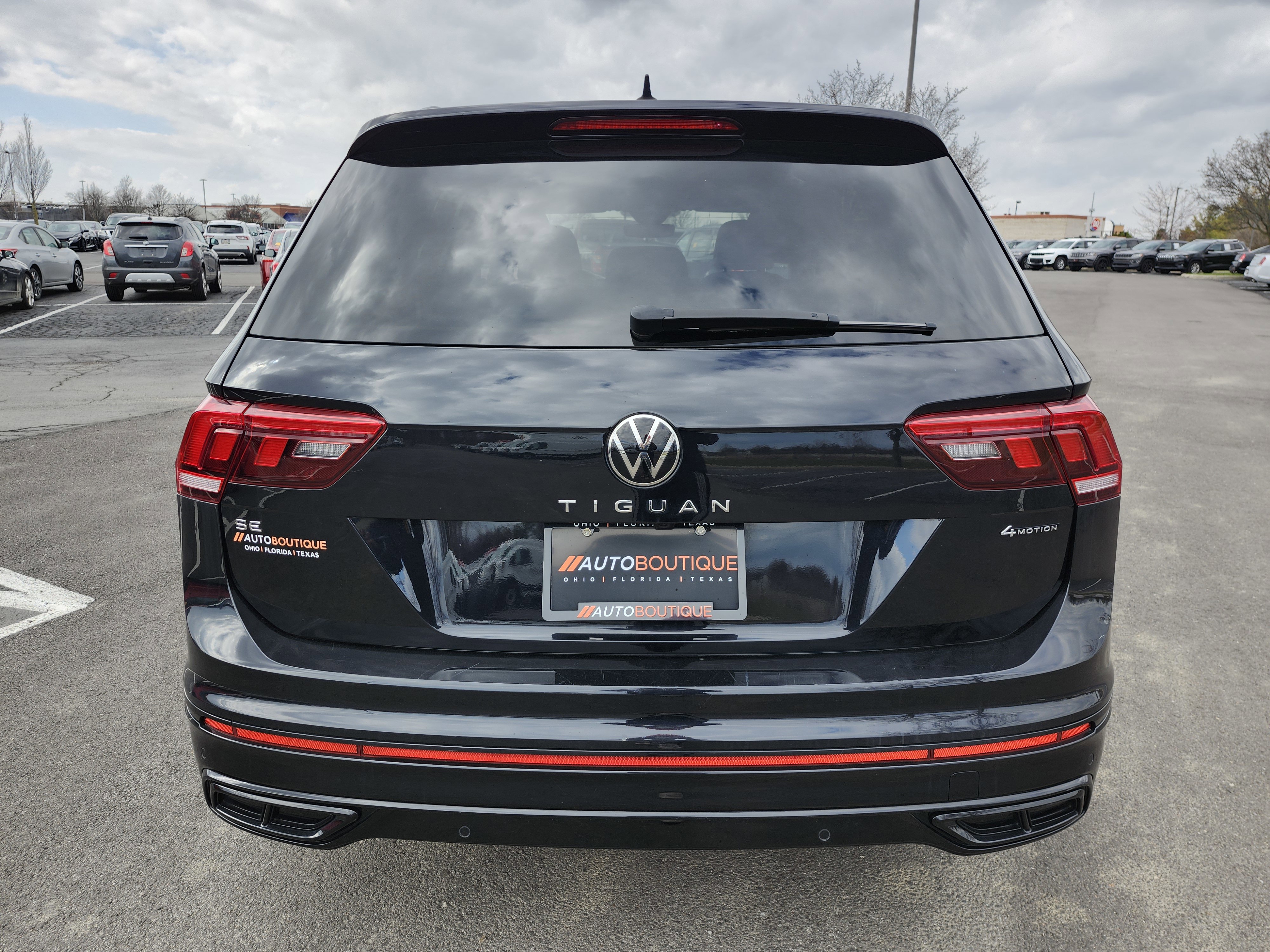 Used 2023 Volkswagen Tiguan SE R-Line image 15