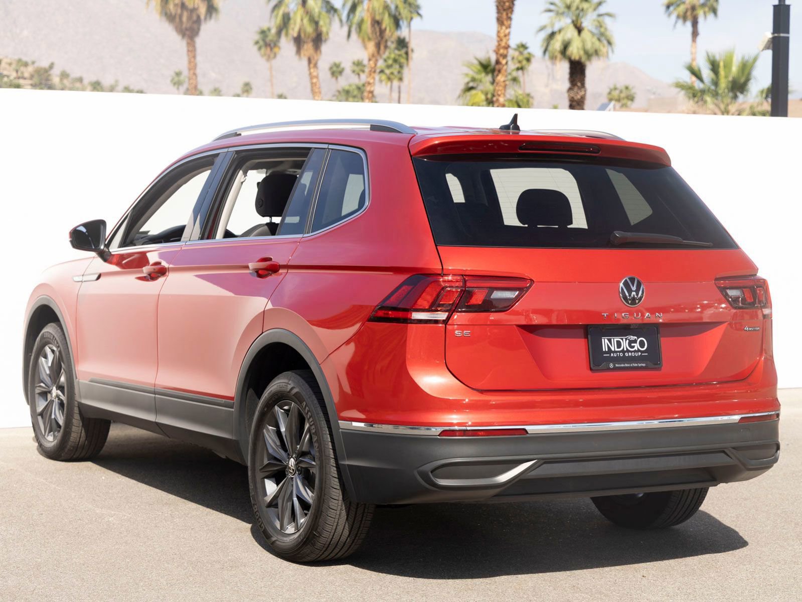 Used 2022 Volkswagen Tiguan SE w/ Panoramic Sunroof Package image 7