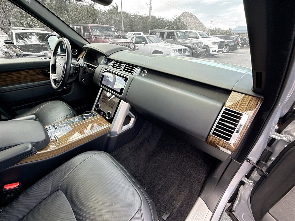 Used 2019 Land Rover Range Rover Supercharged image 34
