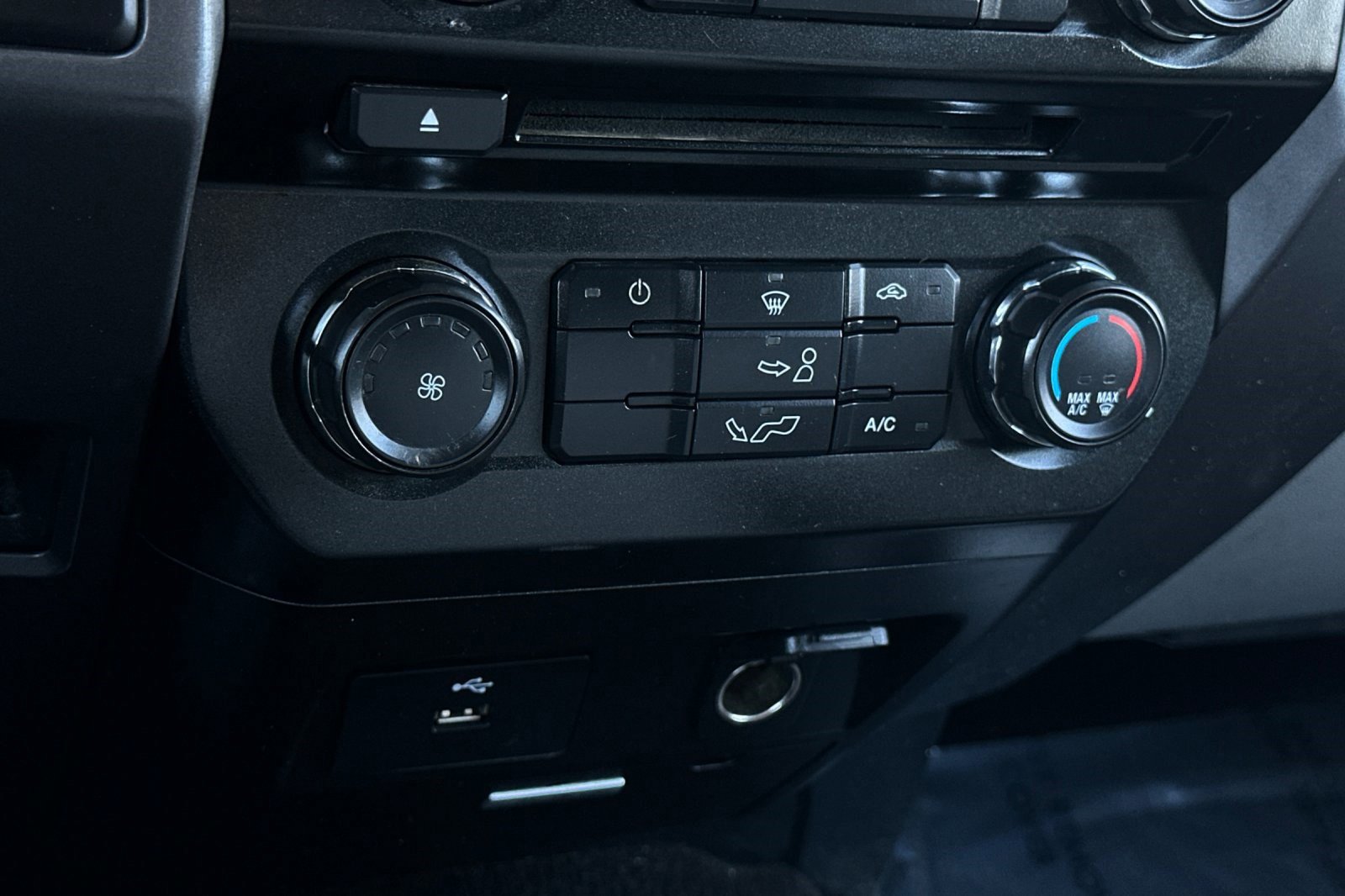 Used 2016 Ford F150 XLT AWD/4WD image 17
