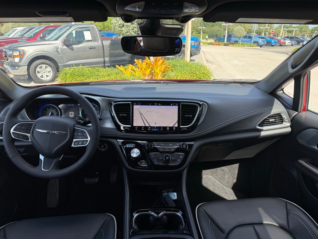 Used 2026 Chrysler Pacifica Limited image 18