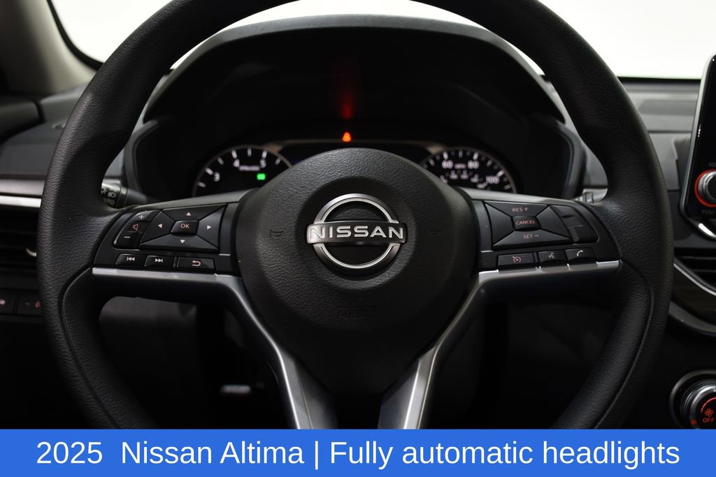 Used 2025 Nissan Altima 2.5 SV image 11