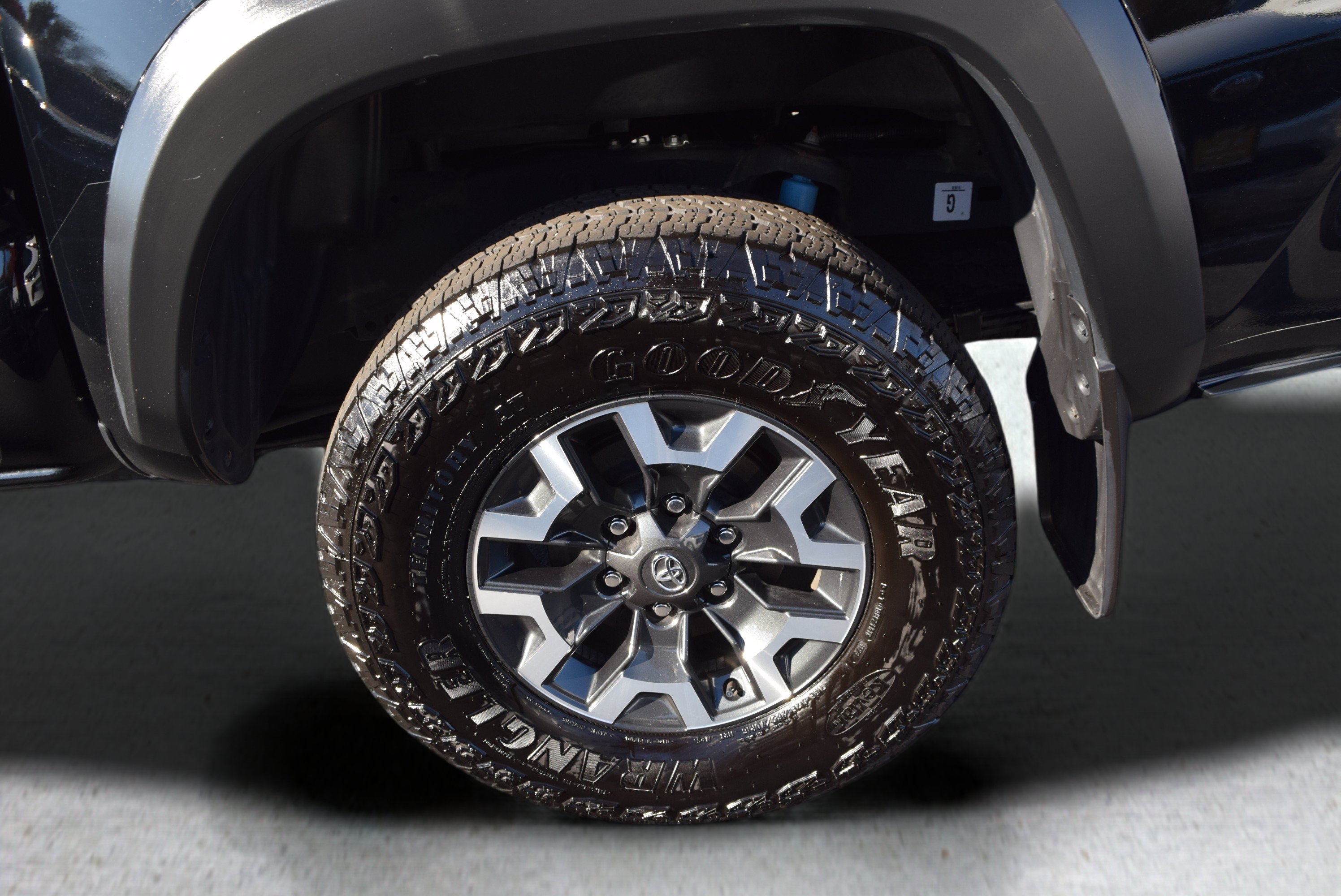 Used 2023 Toyota Tacoma TRD Off-Road AWD/4WD image 7