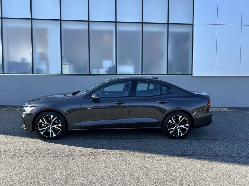 Used 2025 Volvo S60 B5 Core FWD image 5