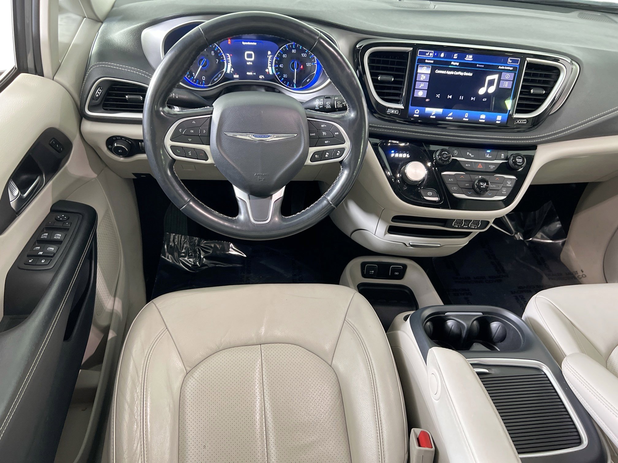 Used 2021 Chrysler Pacifica Touring-L image 21