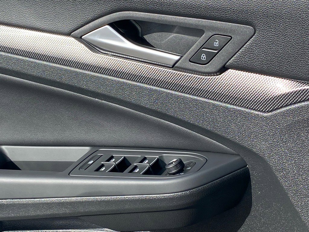 Certified 2025 Volkswagen GTI SE image 19