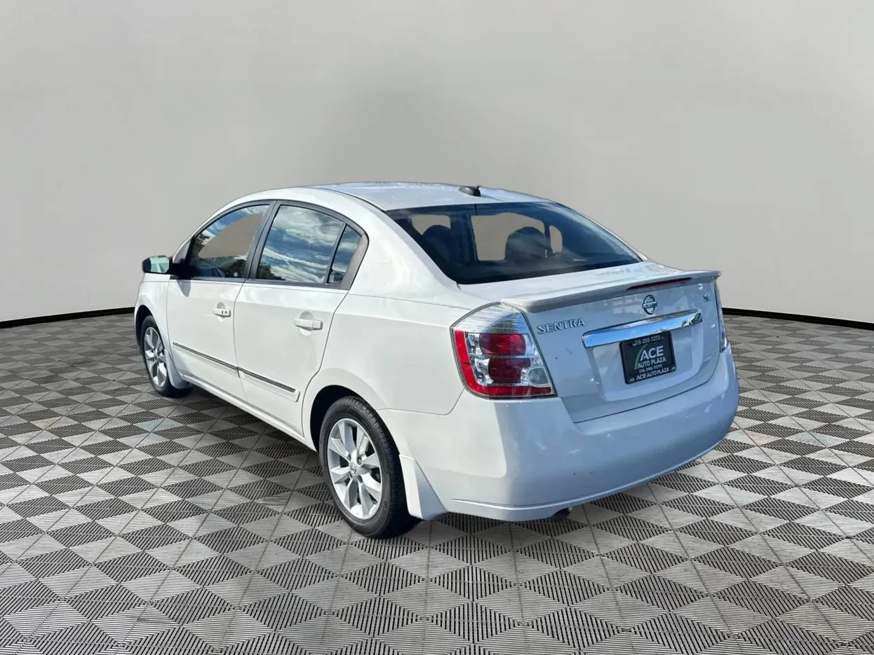 Used 2011 Nissan Sentra 2.0 SL w/ Navigation Pkg FWD image 7