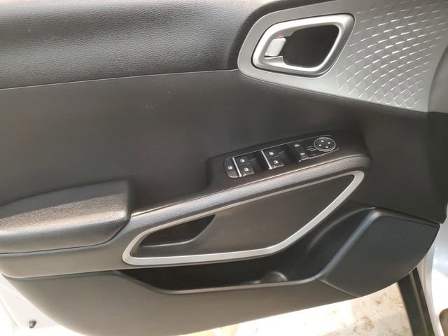 Used 2020 Kia Soul LX image 12