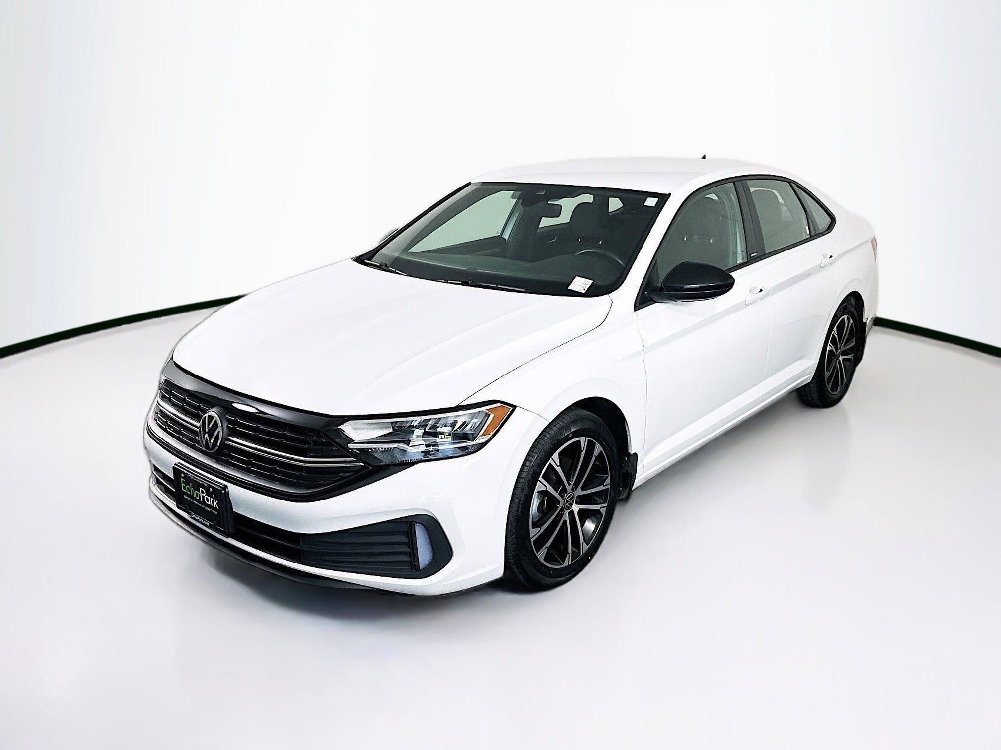 Used 2024 Volkswagen Jetta Sport image 3