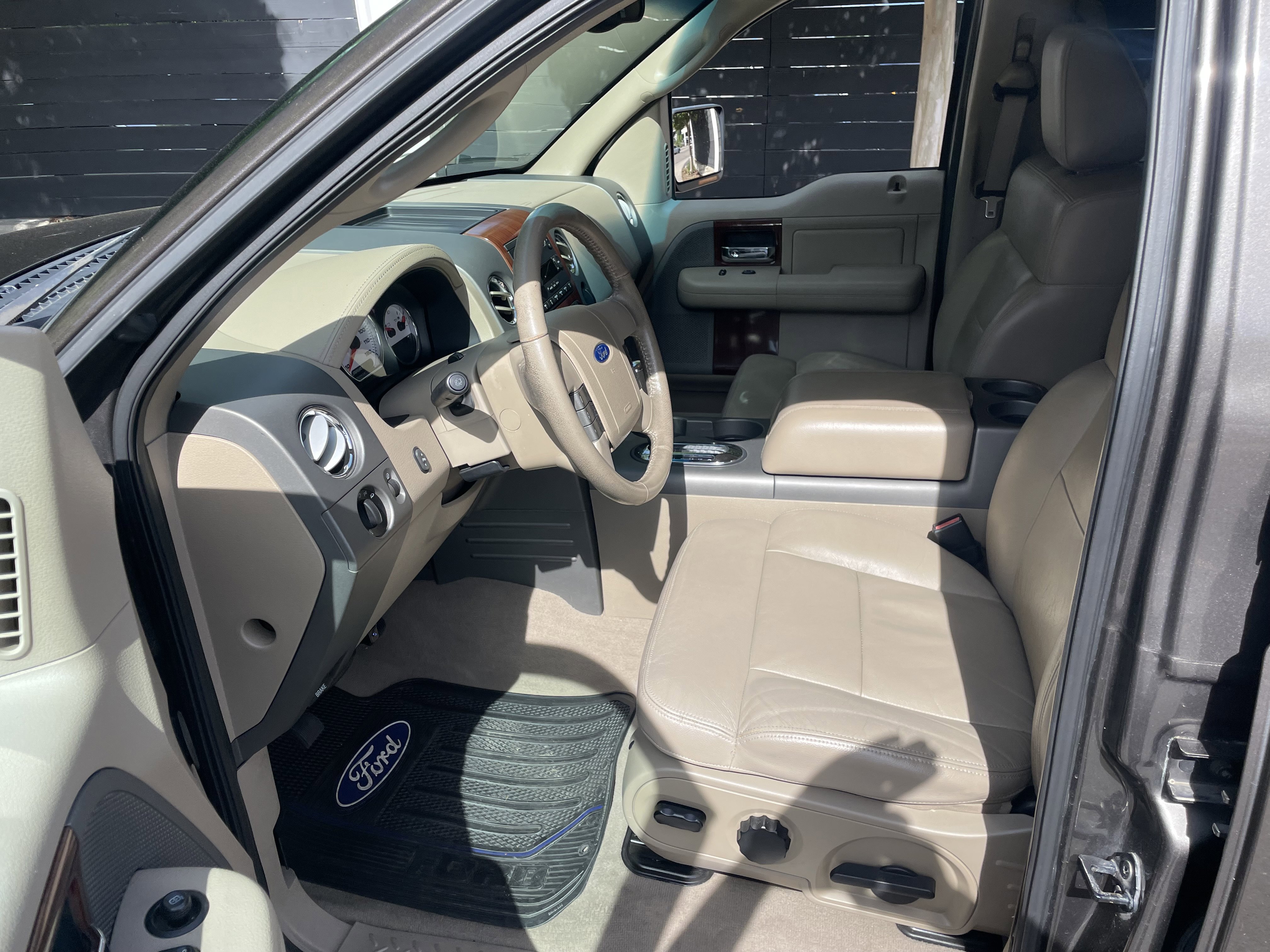 Used 2005 Ford F150 Lariat image 11