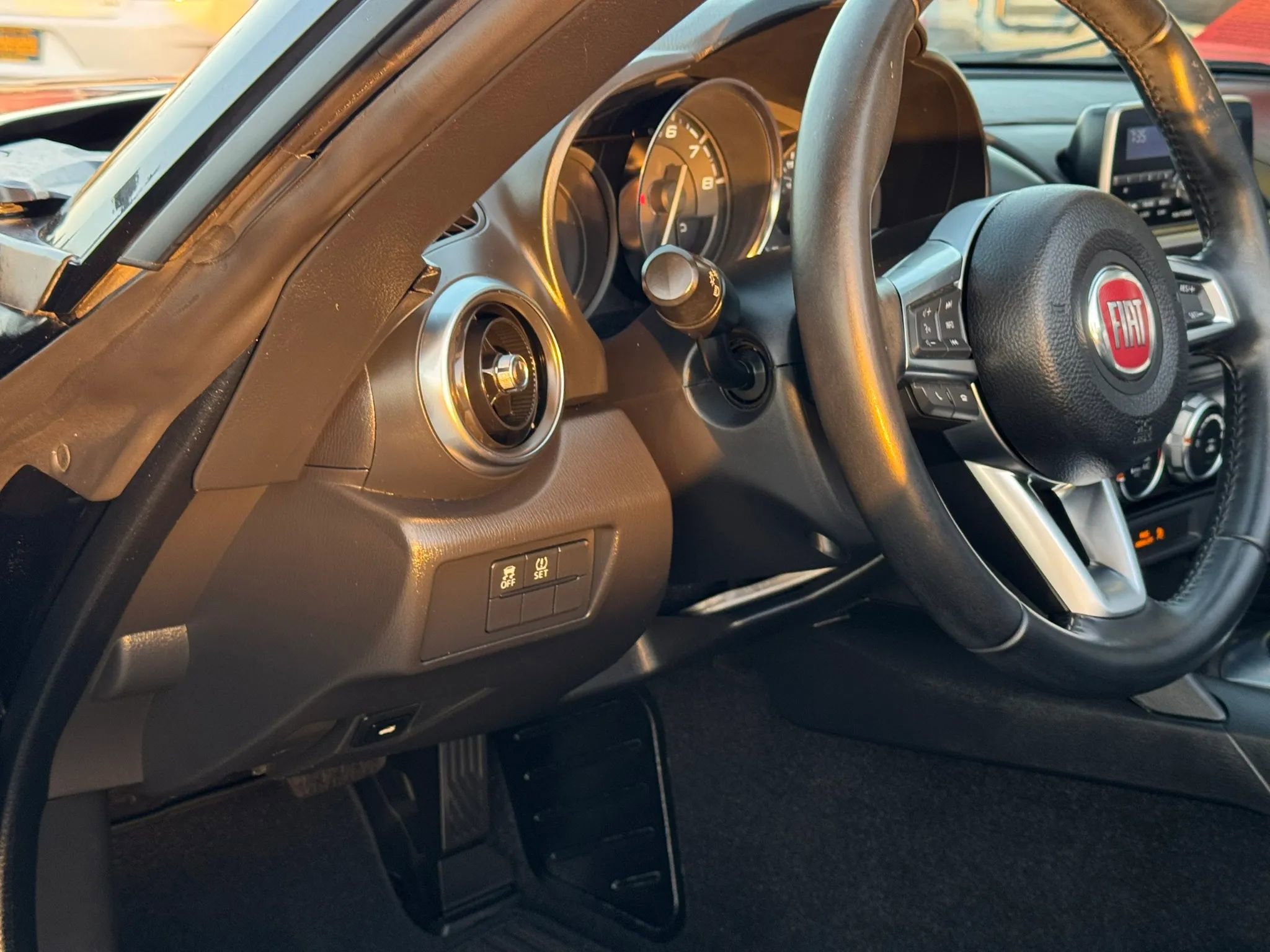Used 2018 FIAT 124 Spider Classica RWD image 13