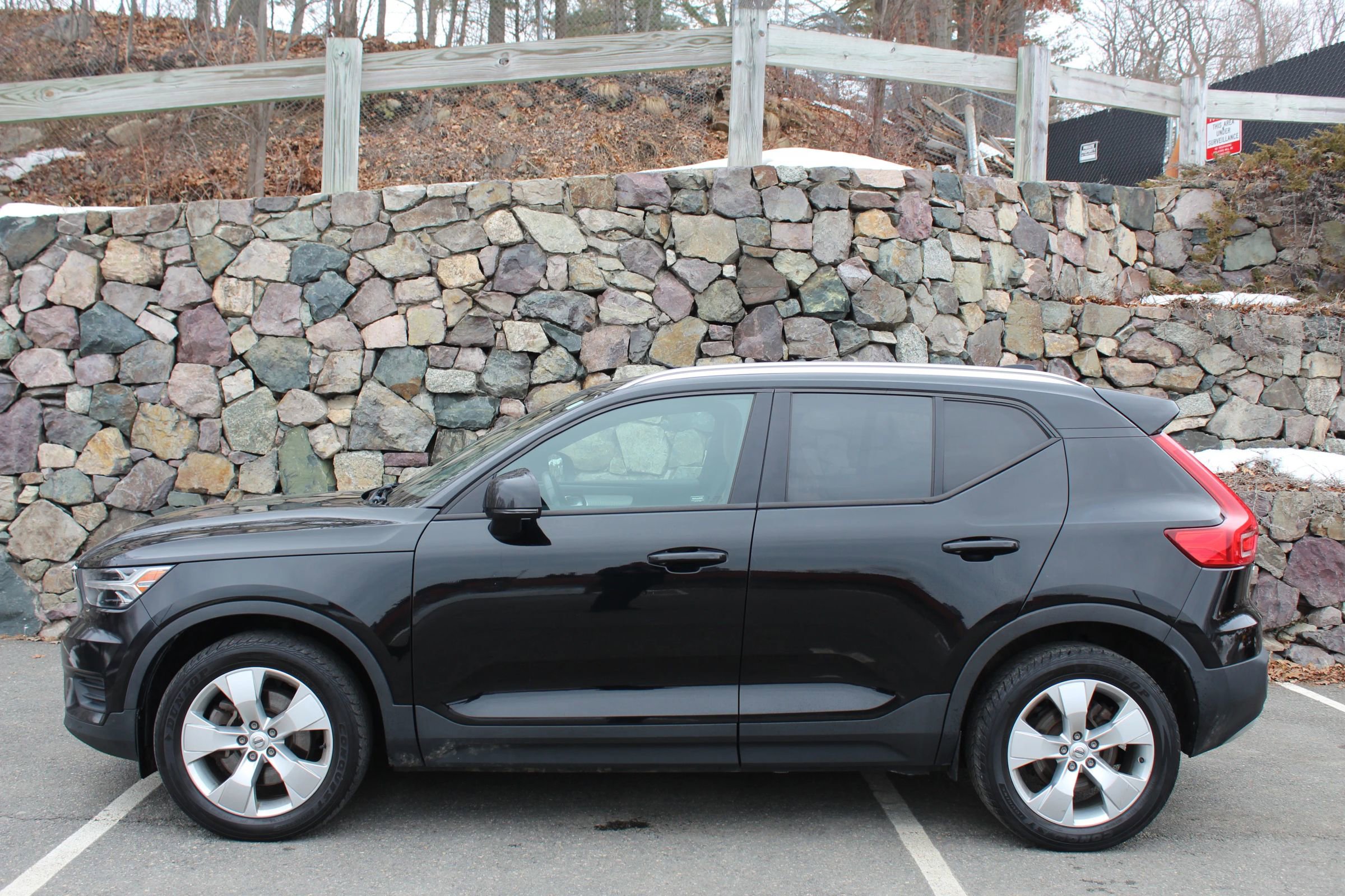 Used 2019 Volvo XC40 T5 Momentum image 6