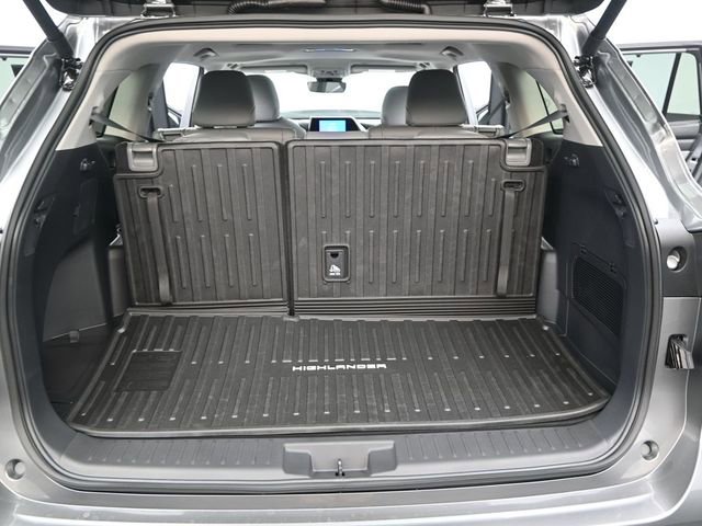 Used 2026 Toyota Highlander XLE image 15