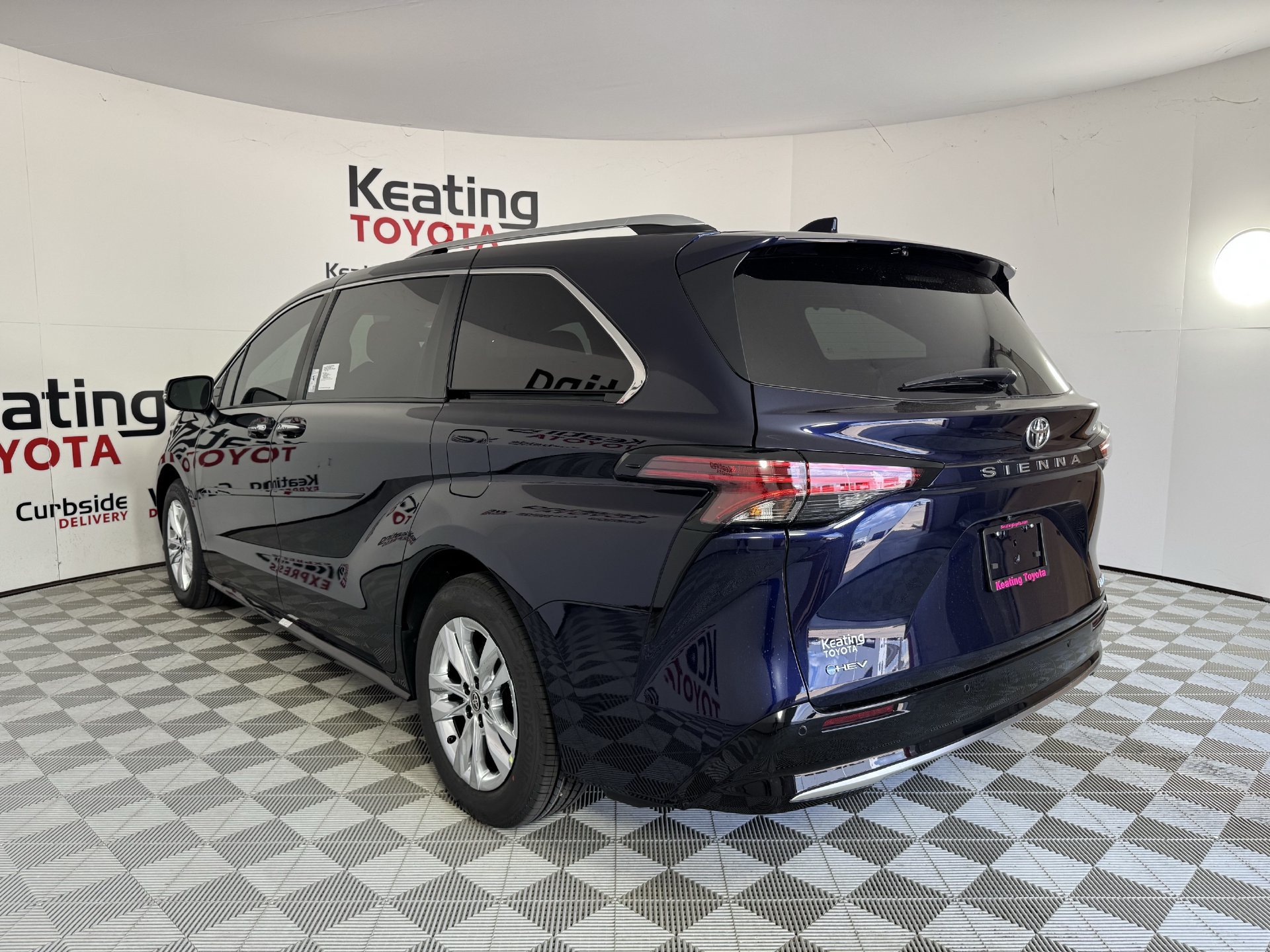 New 2026 Toyota Sienna Limited FWD image 10