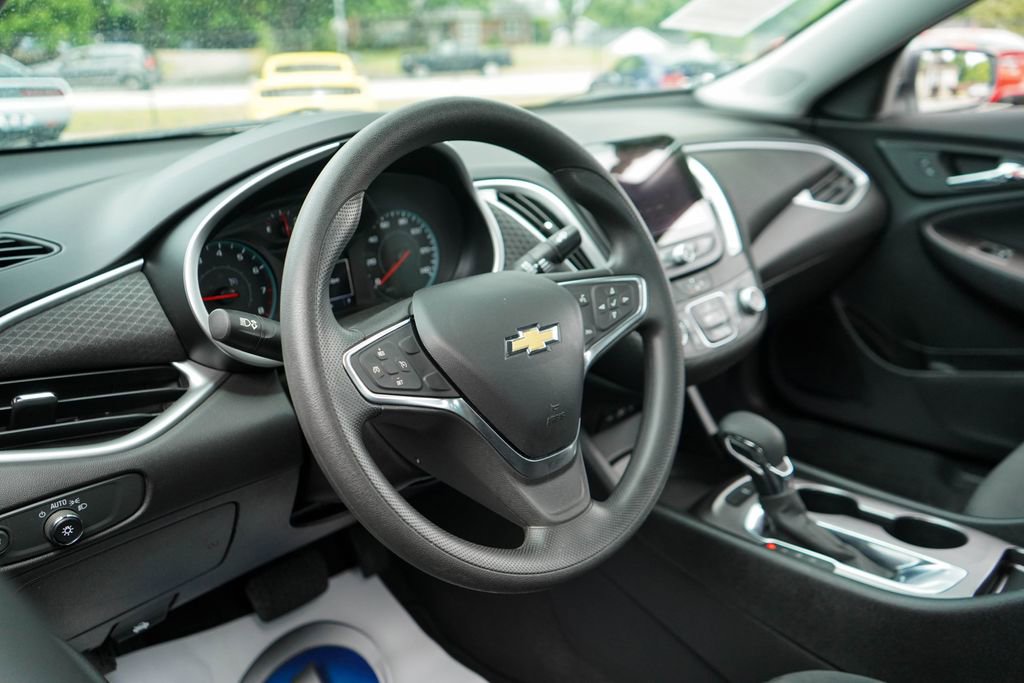 Used 2022 Chevrolet Malibu LS FWD image 5
