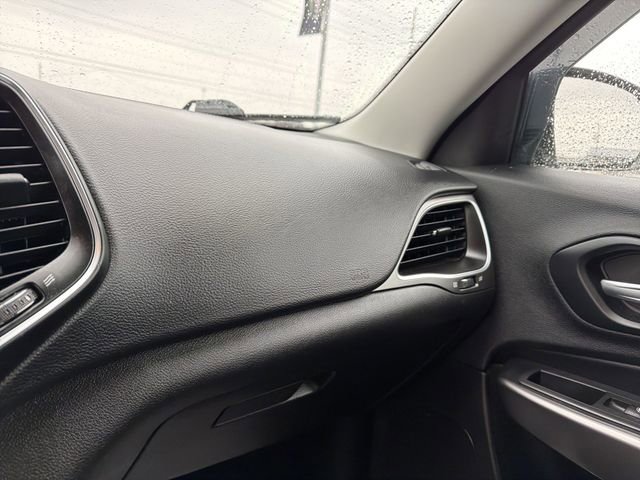 Used 2019 Jeep Cherokee Latitude w/ Popular Appearance Group image 23