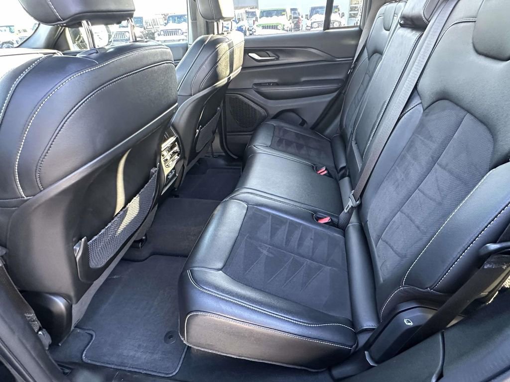 Used 2024 Jeep Grand Cherokee Altitude image 10