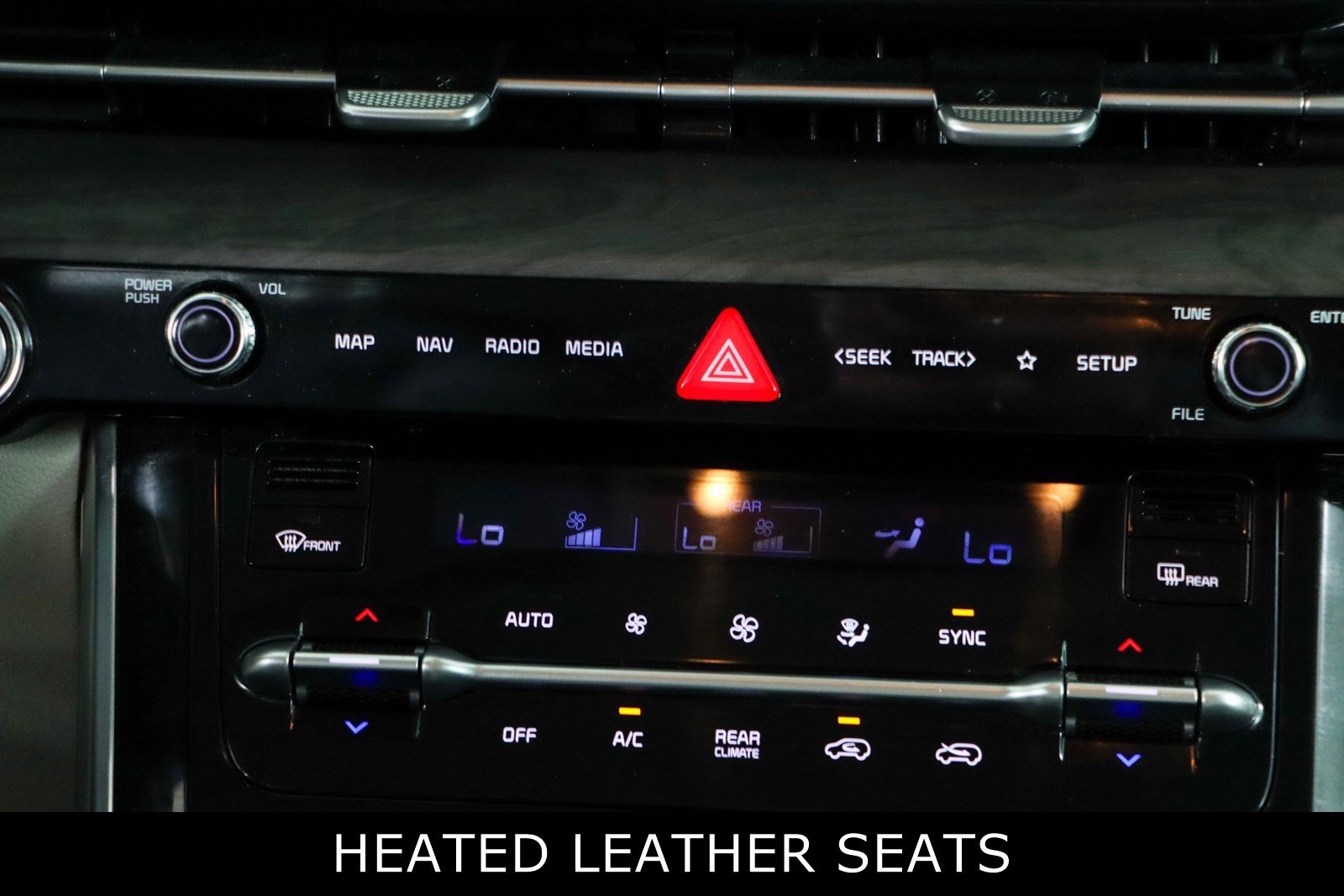 Used 2024 Kia Carnival EX image 20