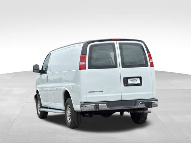 Used 2024 Chevrolet Express 2500 w/ Driver Convenience Package RWD image 5