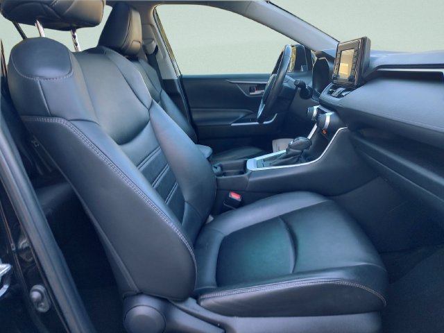 Used 2019 Toyota RAV4 XLE Premium FWD image 29