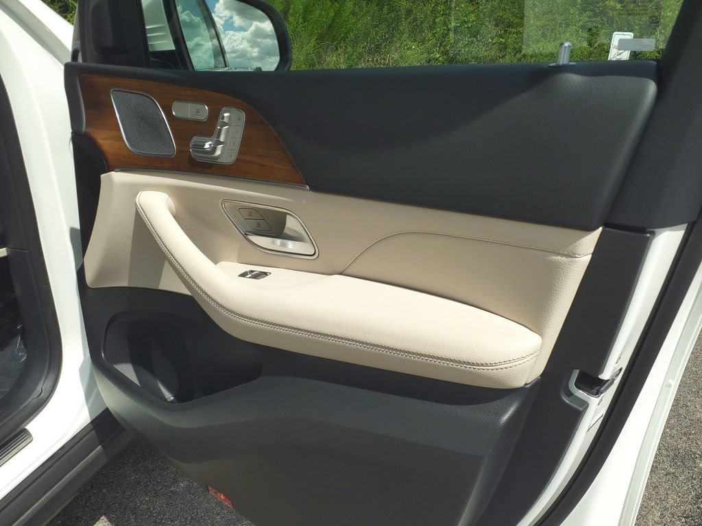 Certified 2025 Mercedes-Benz GLE 450e 4MATIC image 11