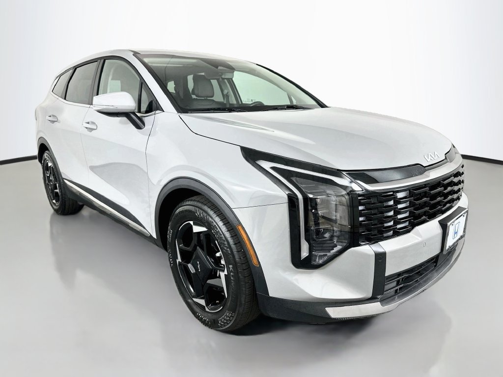 Used 2026 Kia Sportage EX FWD image 3