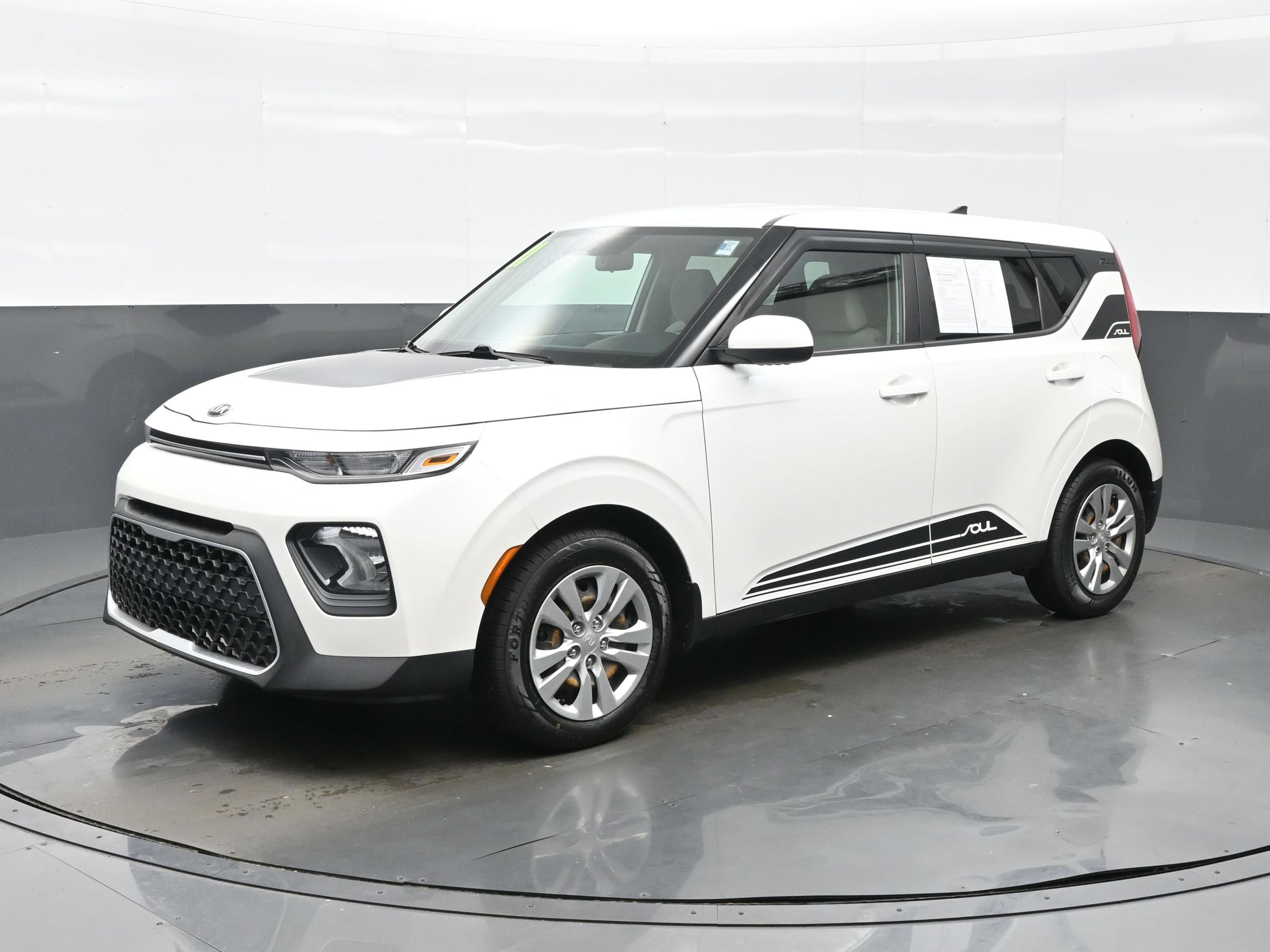 Used 2021 Kia Soul LX FWD image 2