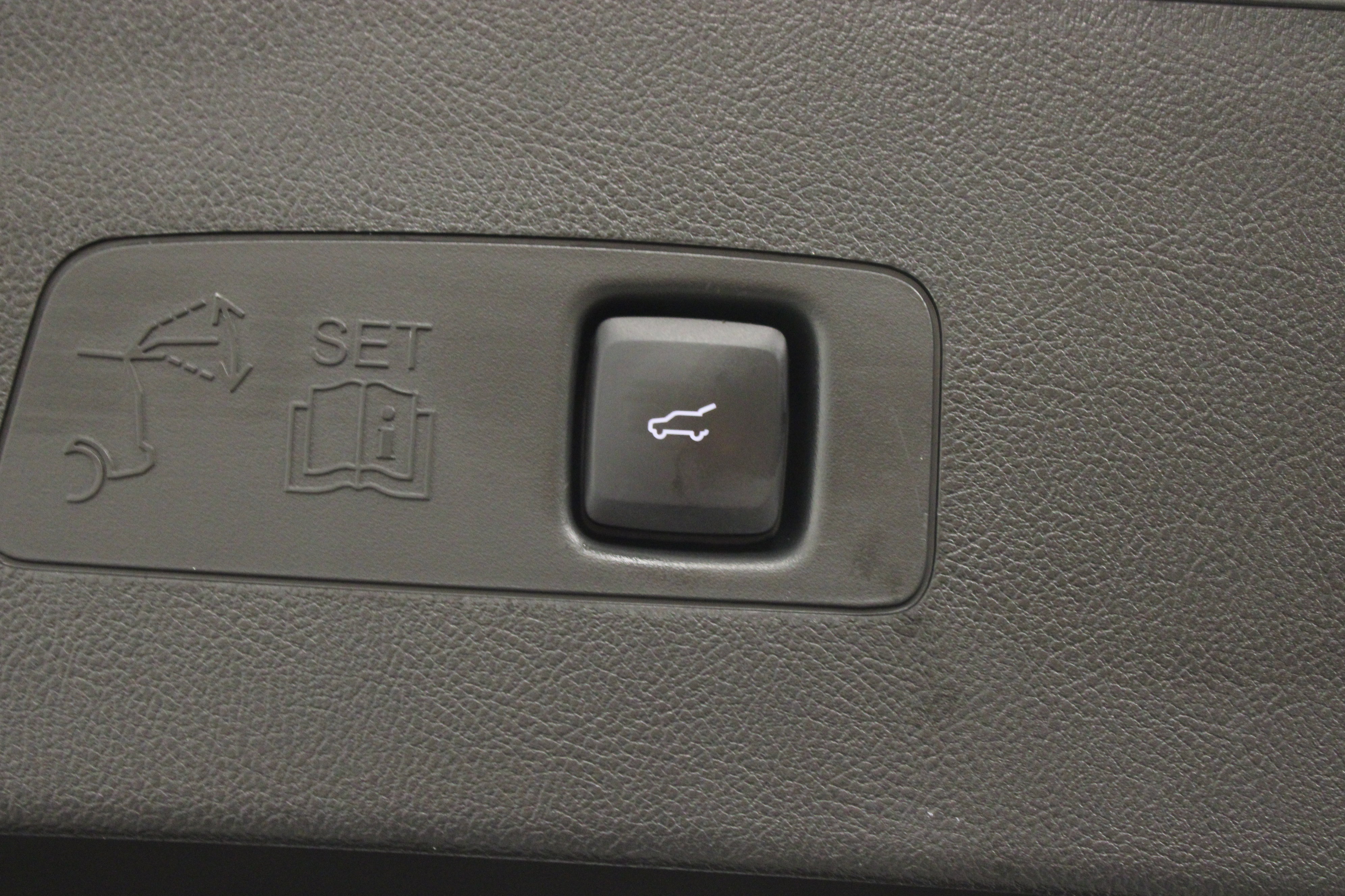 Used 2023 Lincoln Corsair Reserve image 13