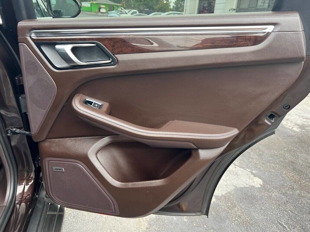 Used 2017 Porsche Macan Turbo image 35