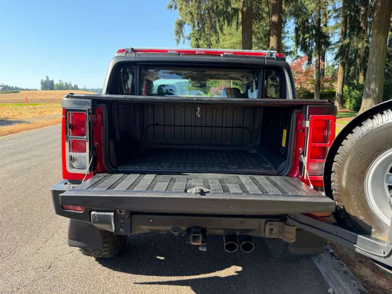 Used 2005 HUMMER H2 SUT w/ Preferred Equipment Group AWD/4WD image 40