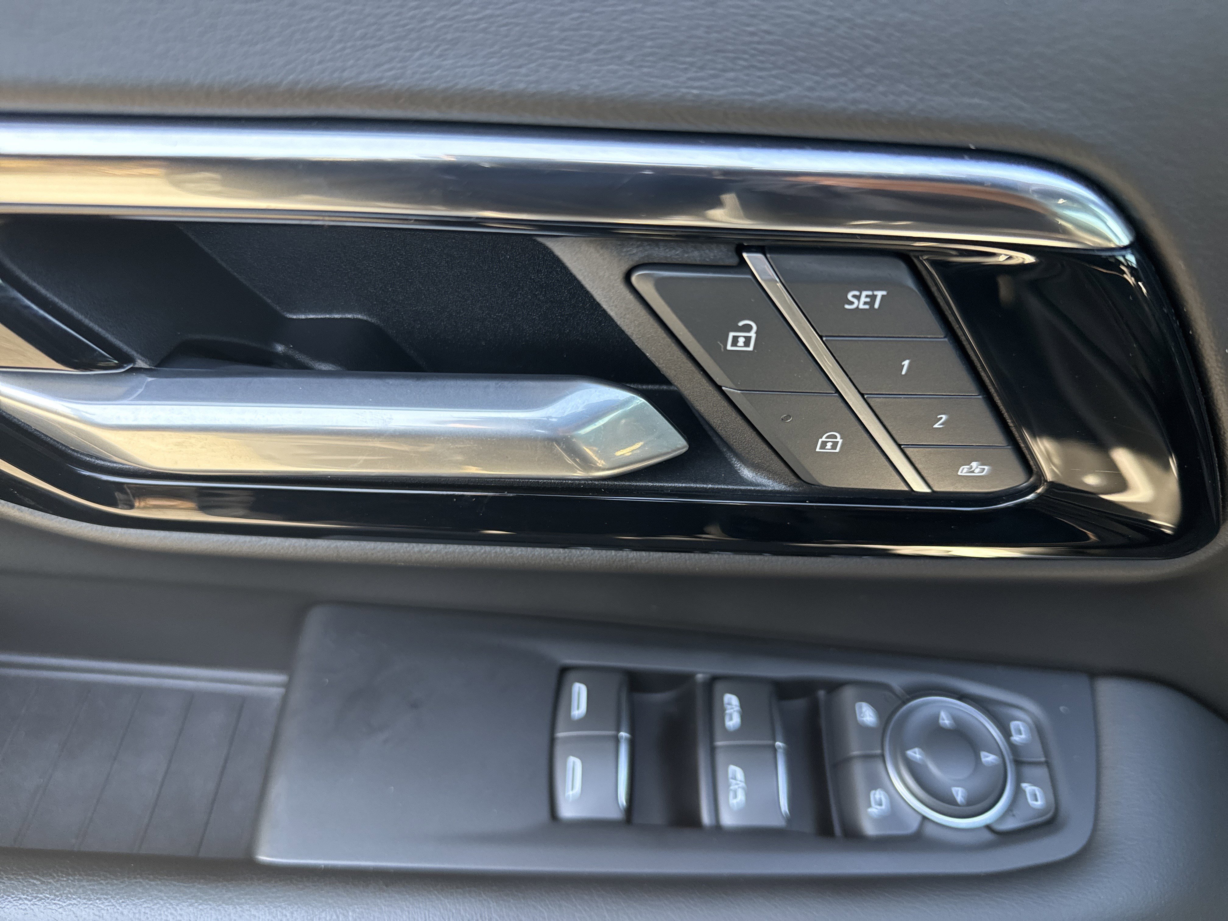 Used 2025 Chevrolet Suburban High Country w/ Sun And Tow Package image 15