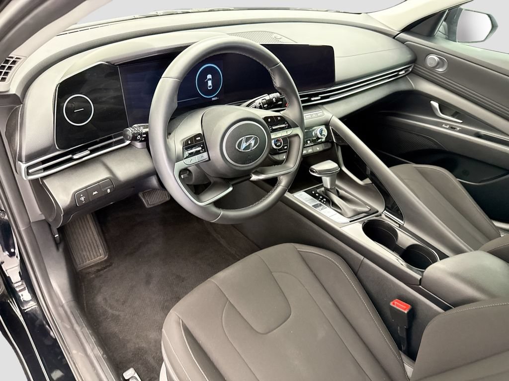 Used 2023 Hyundai Elantra SEL w/ Convenience Package FWD image 9