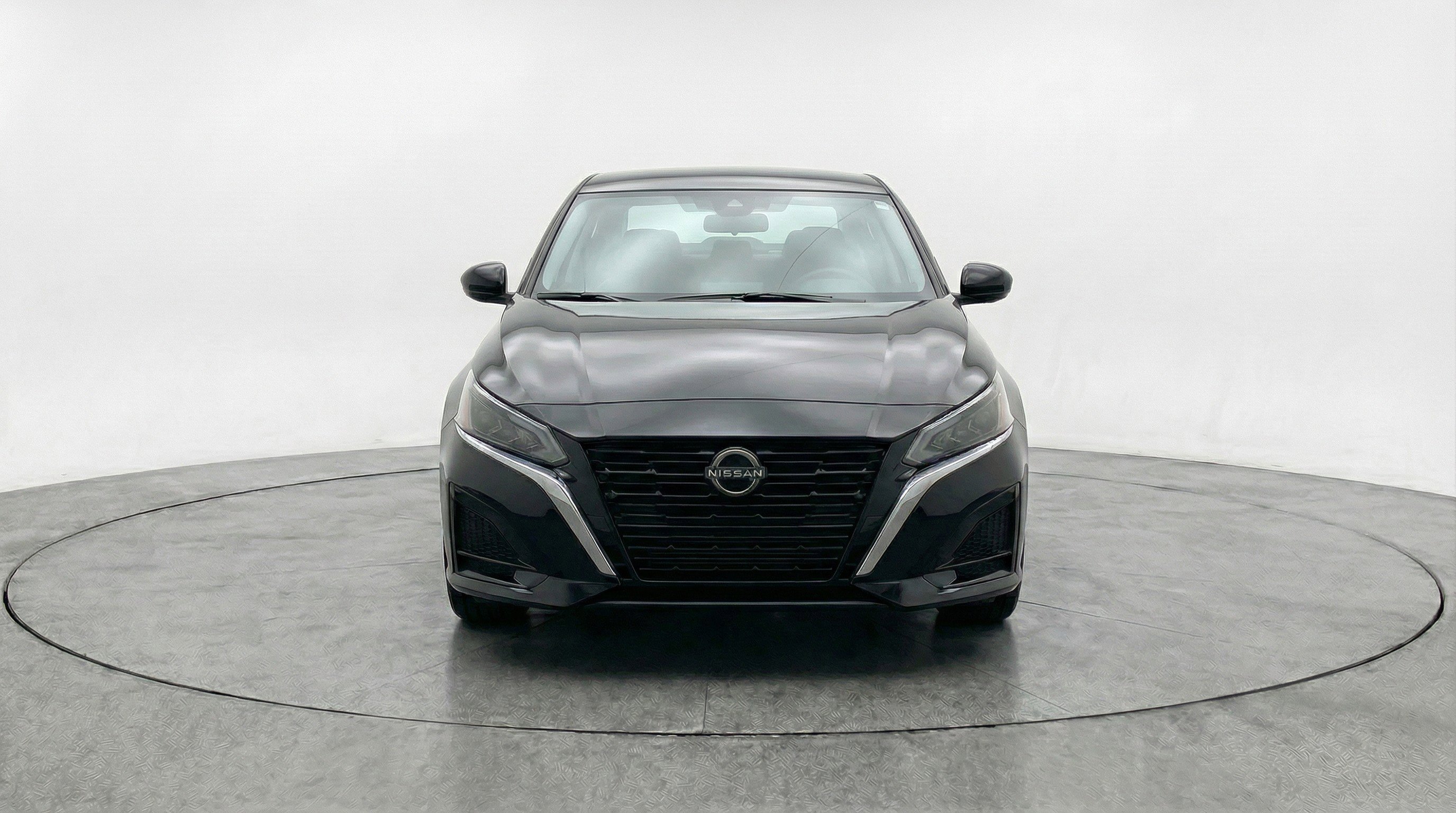 Used 2025 Nissan Altima 2.5 SV image 2