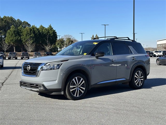 Used 2022 Nissan Pathfinder Platinum w/ Cargo Package image 3