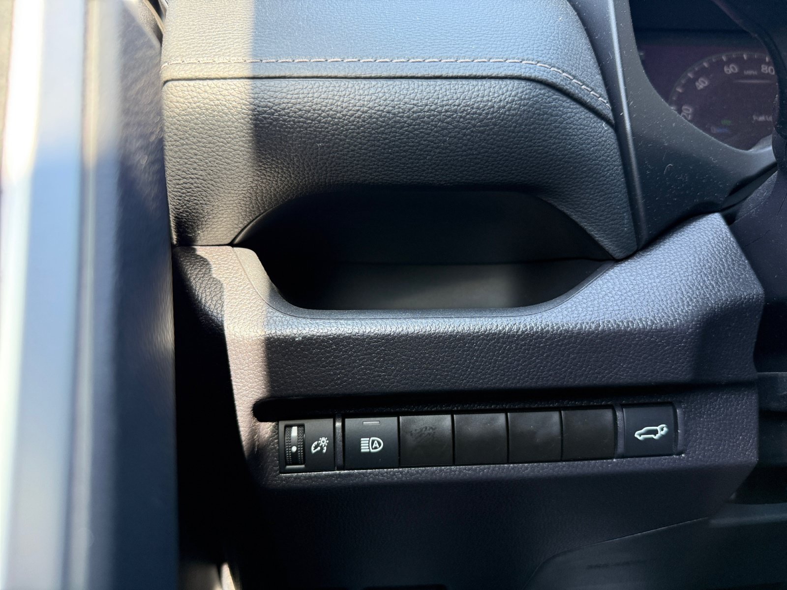 Used 2025 Toyota RAV4 XLE w/ Convenience Package FWD image 17