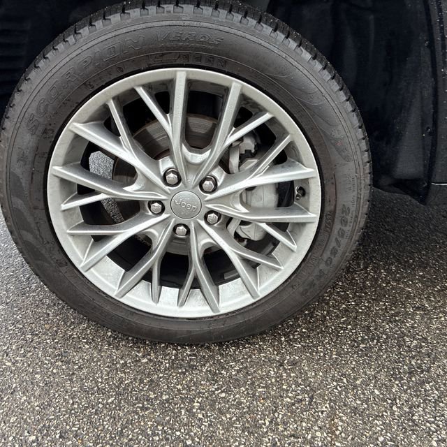 Used 2024 Jeep Grand Cherokee Summit image 11