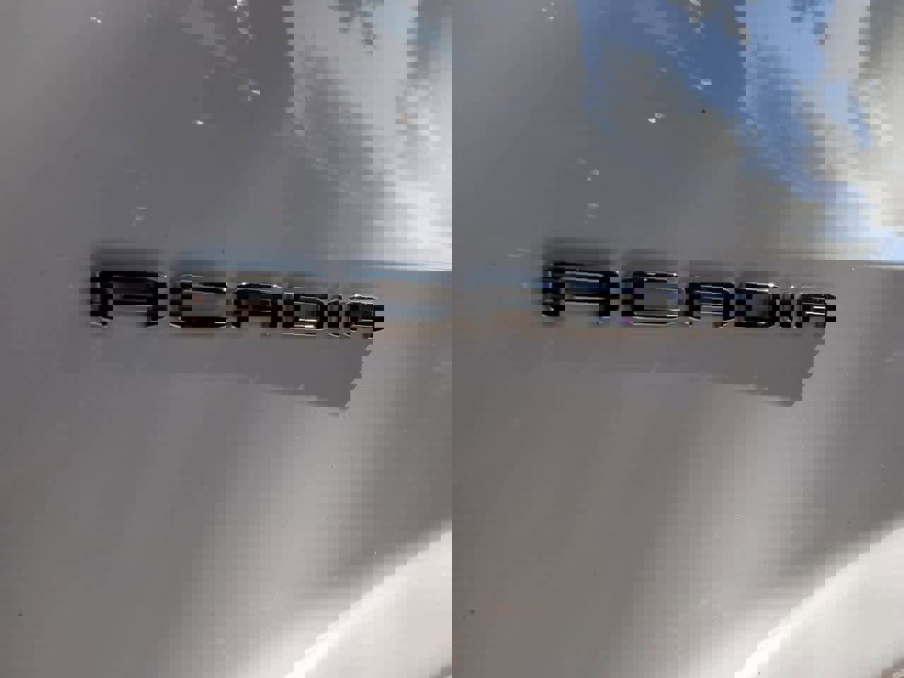 Used 2025 GMC Acadia Elevation image 13