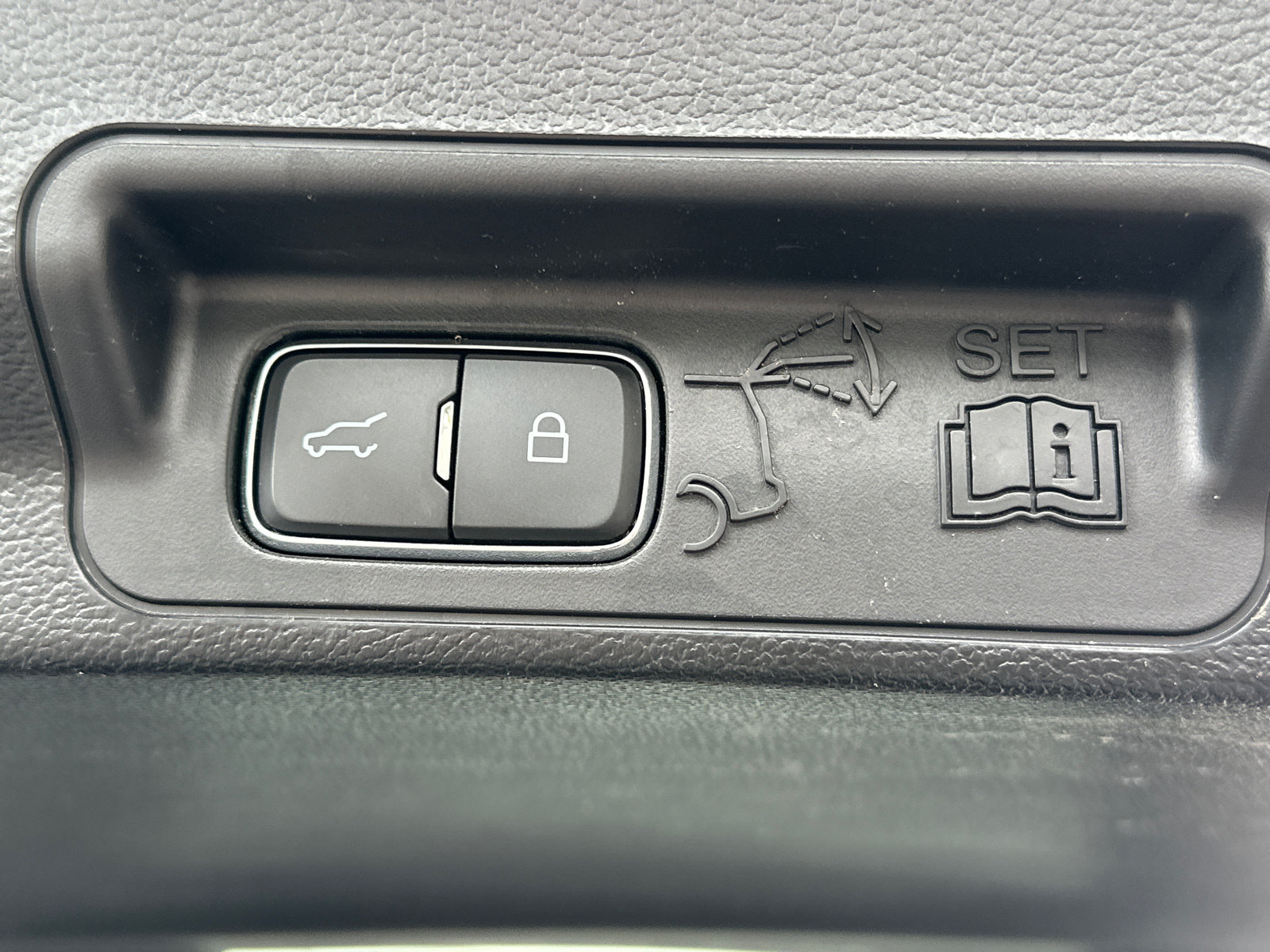 Used 2022 Ford Explorer XLT RWD image 17