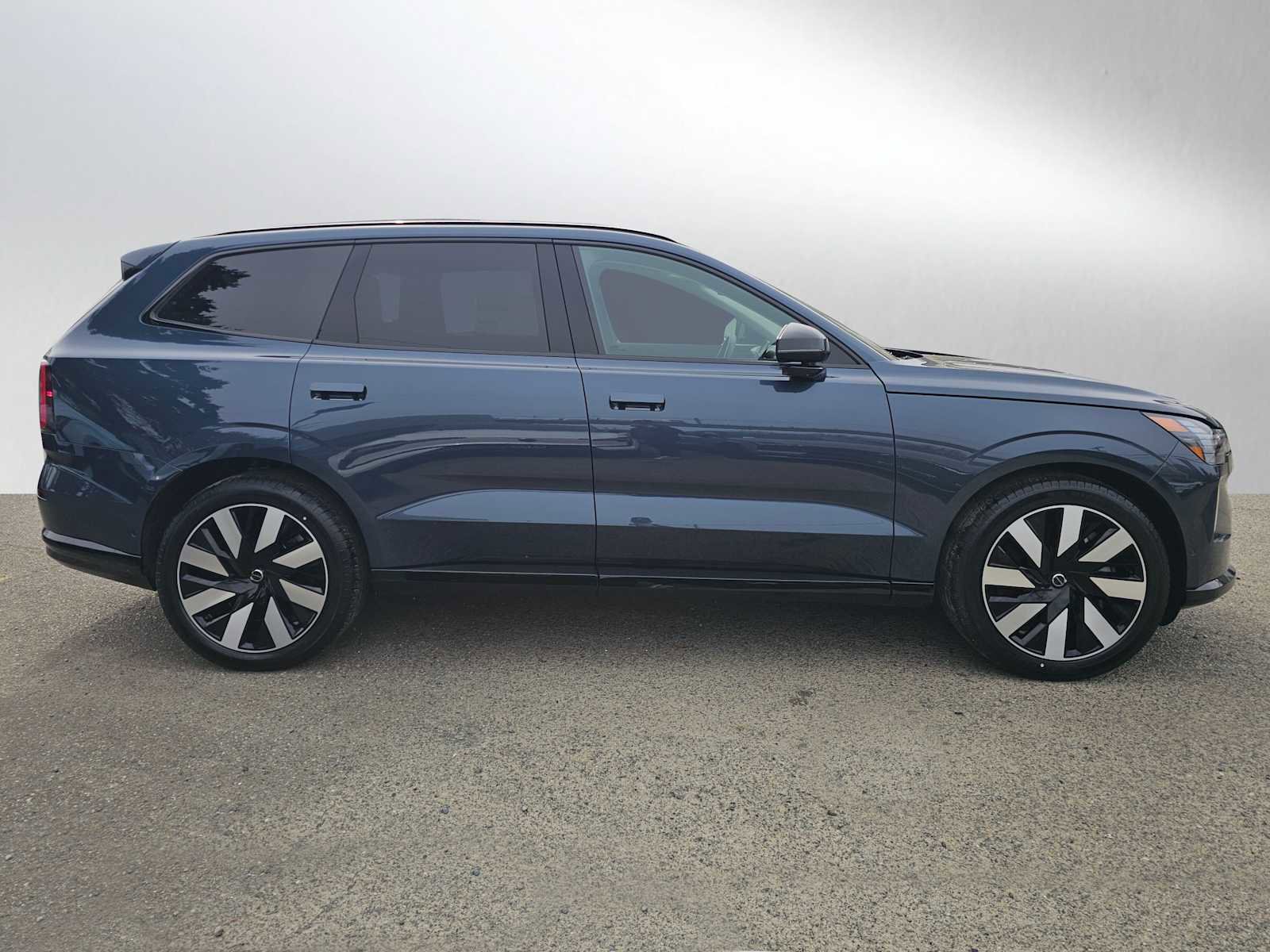 New 2026 Volvo EX90 Ultra image 2