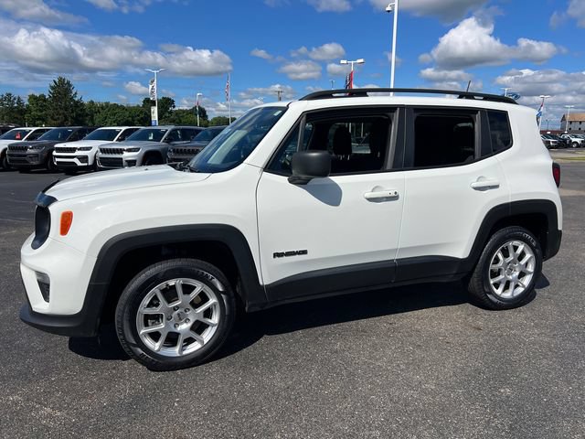 Used 2022 Jeep Renegade Latitude AWD/4WD image 3