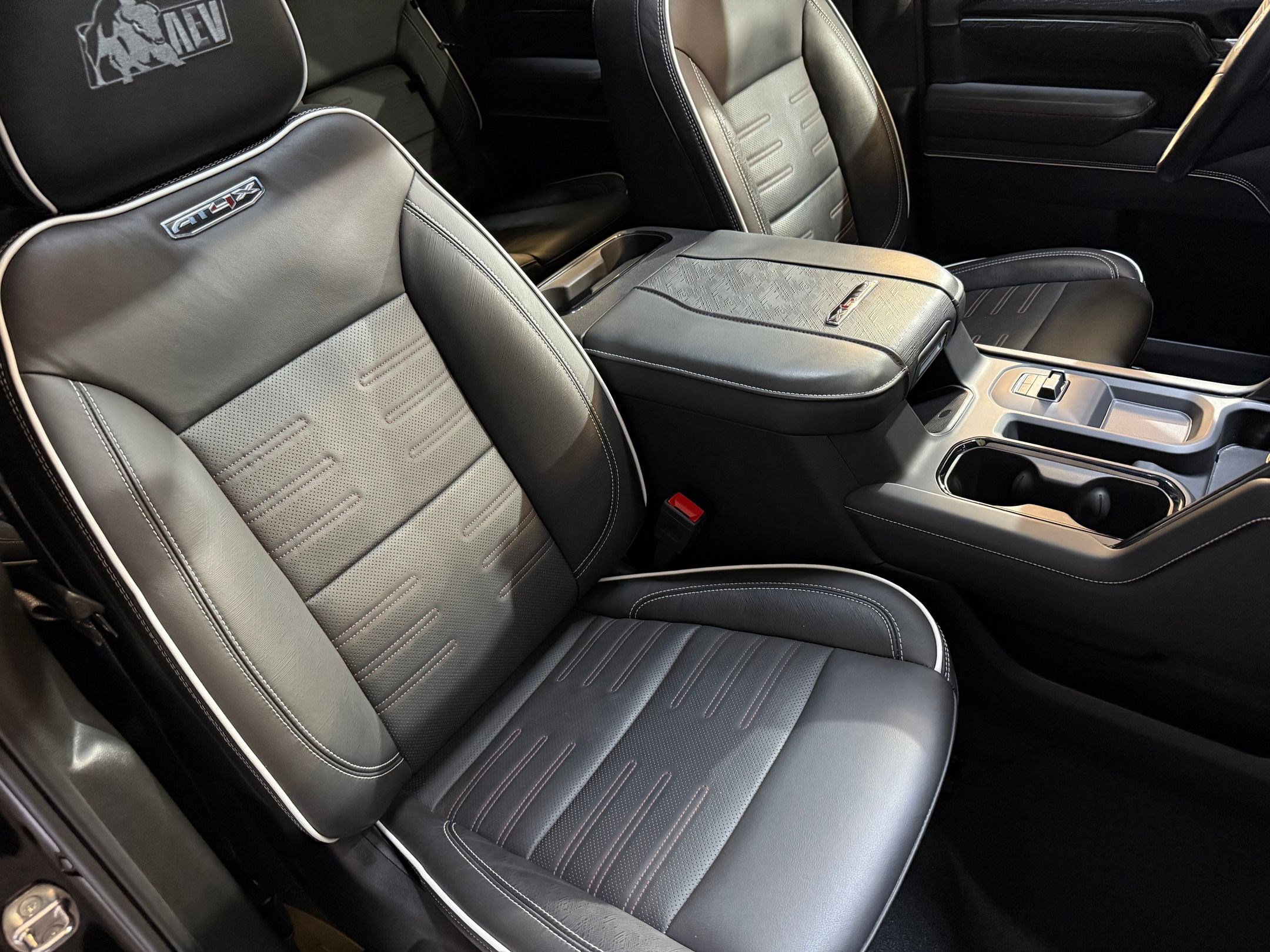 Used 2024 GMC Sierra 2500 AT4X w/ AT4X AEV Edition image 52