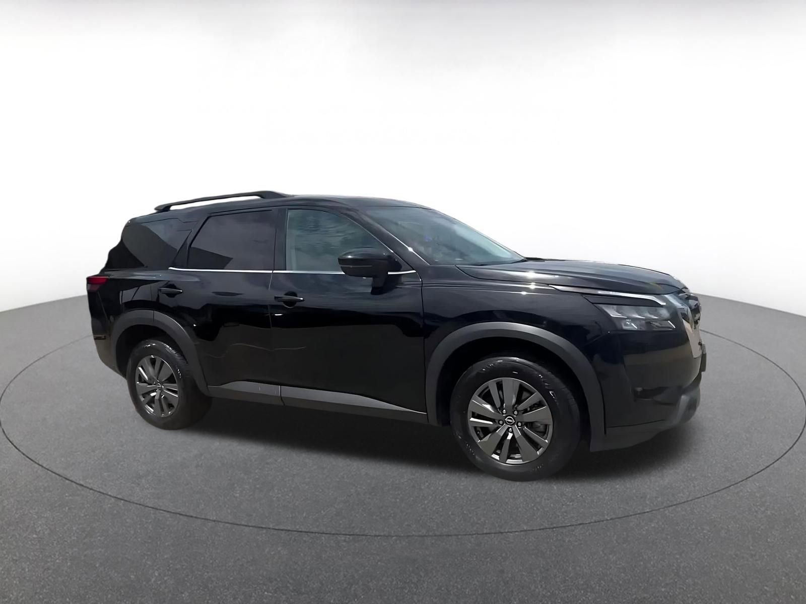 Used 2025 Nissan Pathfinder SV AWD/4WD image 2