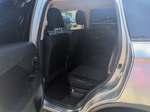 Used 2019 Mitsubishi Outlander ES FWD image 7