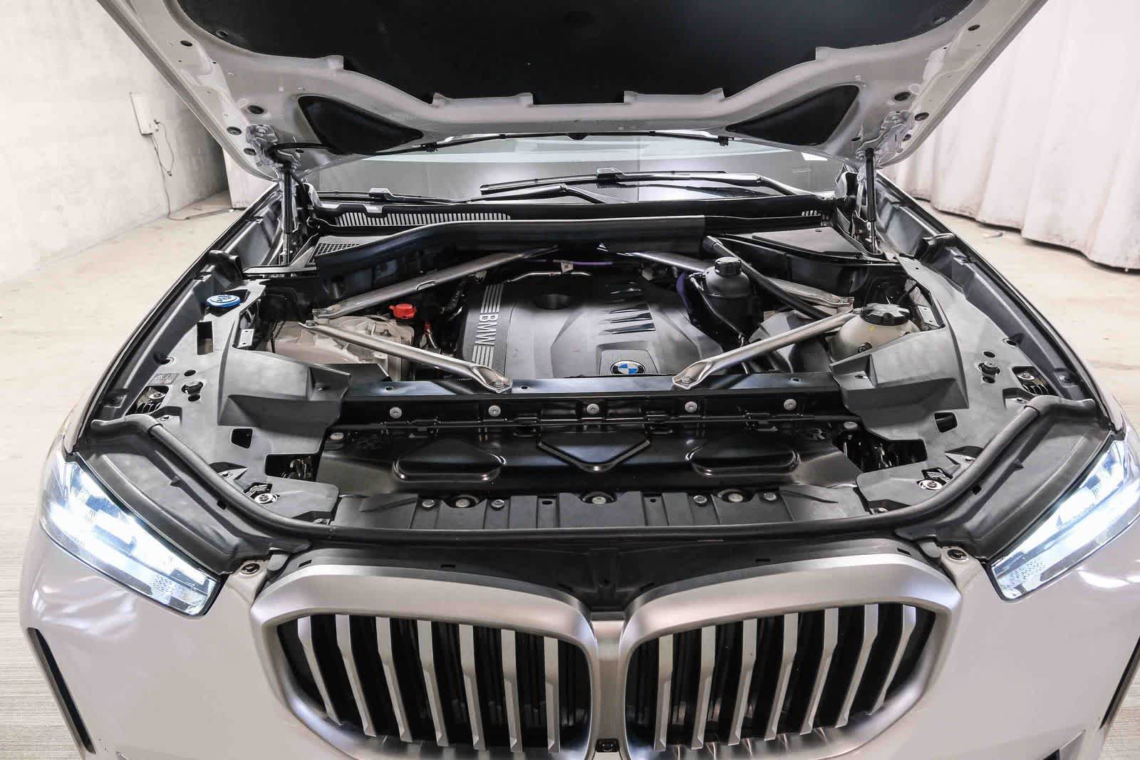 Used 2025 BMW X5 sDrive40i w/ Executive Package RWD image 32