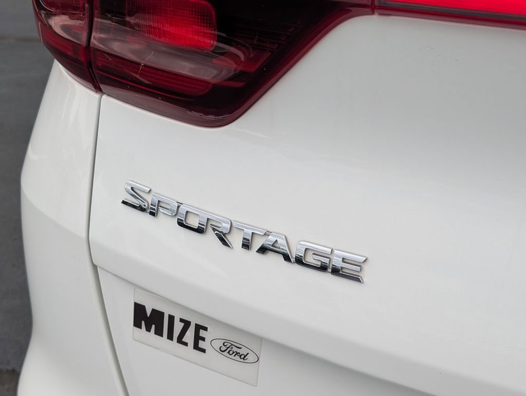 Used 2020 Kia Sportage LX image 23