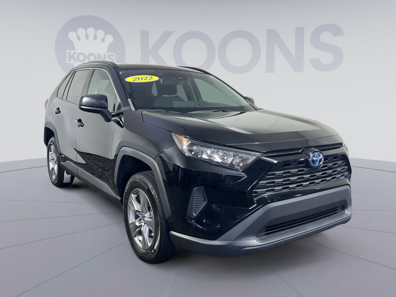 Used 2022 Toyota RAV4 LE AWD/4WD image 2