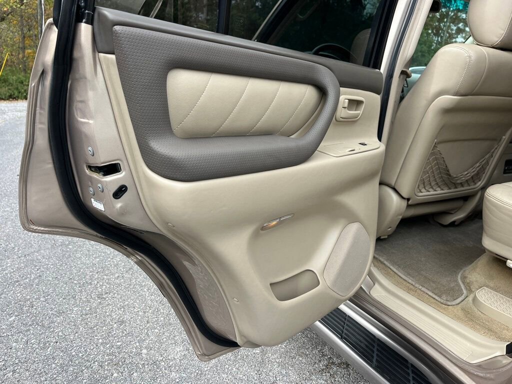 Used 2006 Toyota Land Cruiser image 36