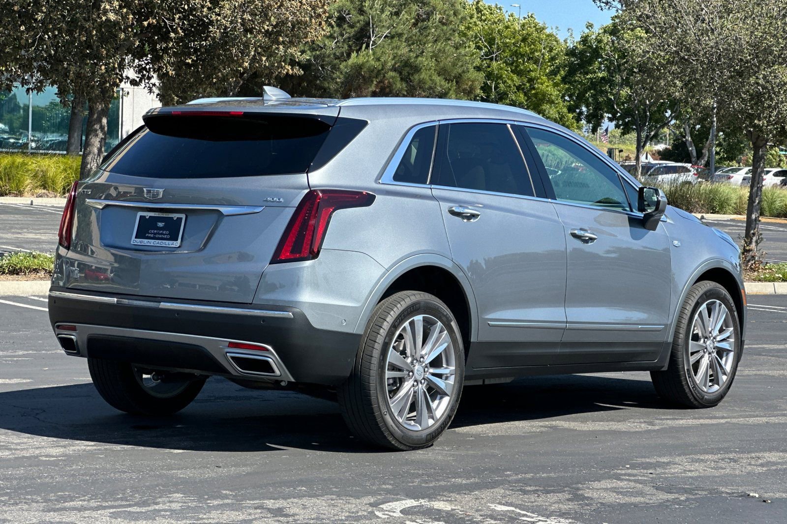 Used 2023 Cadillac XT5 Premium Luxury w/ Technology Package AWD/4WD image 4