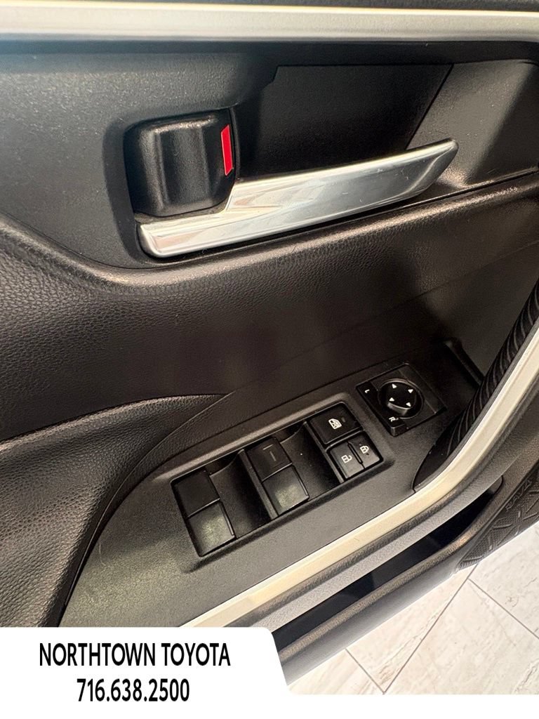 Used 2020 Toyota RAV4 XLE w/ Convenience Package AWD/4WD image 13