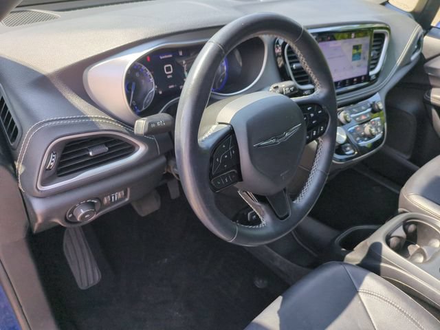 Used 2021 Chrysler Pacifica Touring-L w/ Uconnect Theater Family Group FWD image 7
